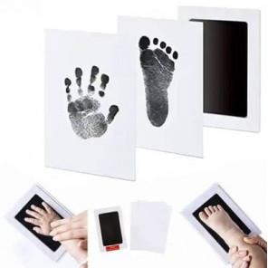 Aptel Zestaw do wykonywania odcisku rączki lub stópki dziecka, 10 cm x 15,3 cm, czarny, 1 szt. - zdjęcie produktu