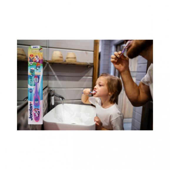 Jordan Step By Step Szczoteczka do zębów dla dzieci 3-5 lat, Soft, fioletowa, 1 szt. - zdjęcie produktu
