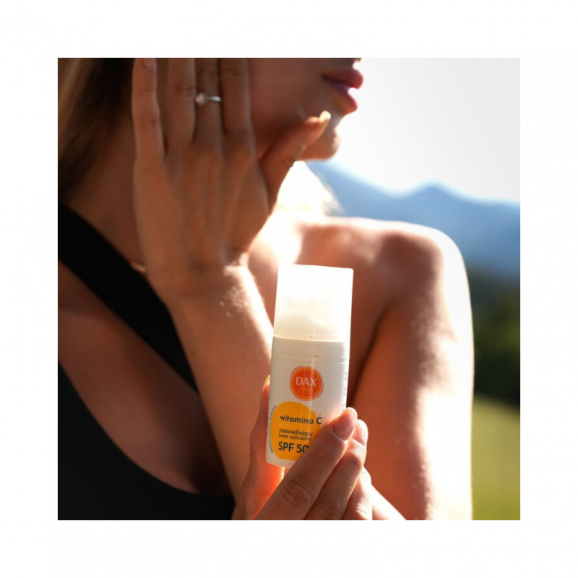 Dax Sun Witamina C, rozświetlający krem ochronny, SPF 50+, 30 ml - zdjęcie produktu