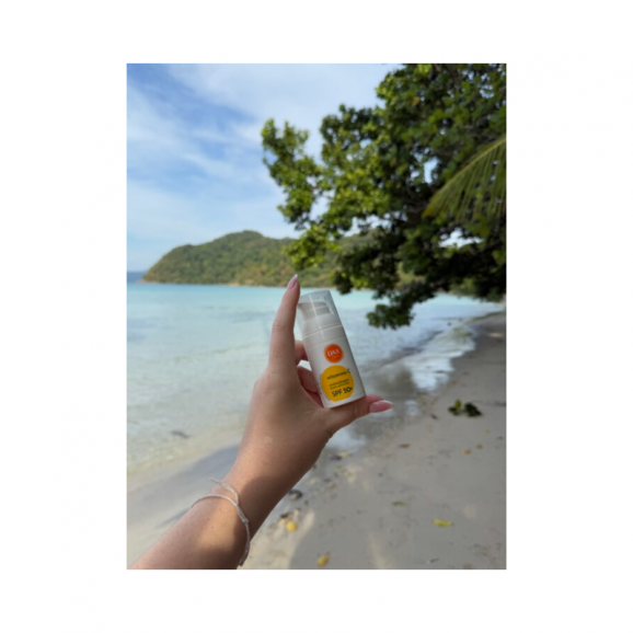 Dax Sun Witamina C, rozświetlający krem ochronny, SPF 50+, 30 ml - zdjęcie produktu