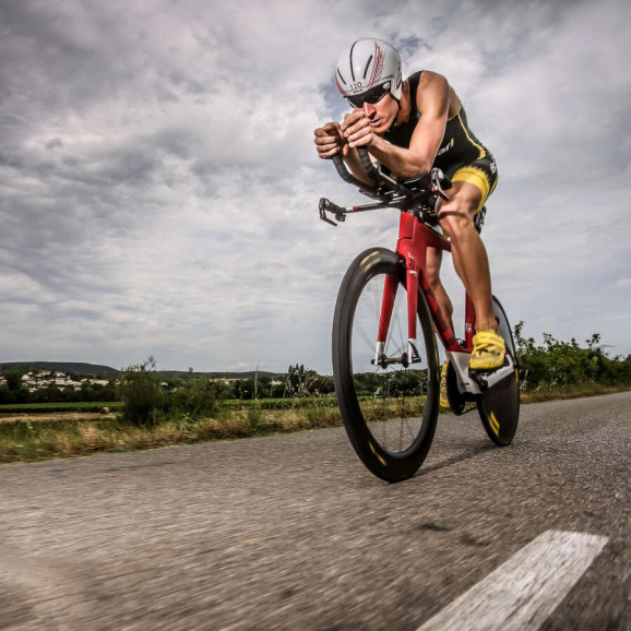 Isostar PowerTabs Napój izotoniczny, smak pomarańczowy, tabletki musujące, 10 szt. - zdjęcie produktu
