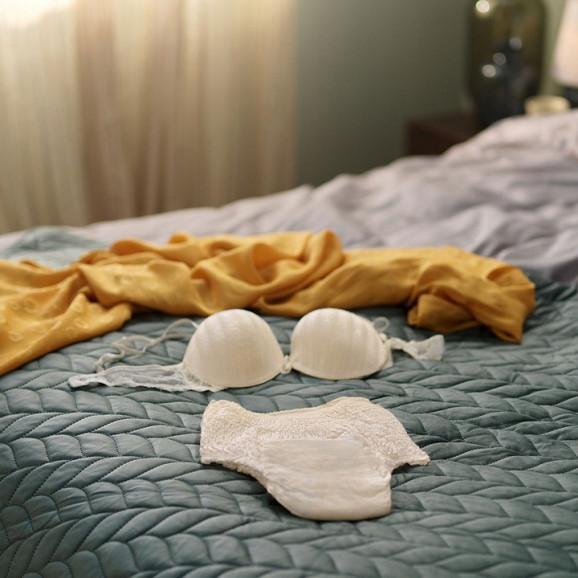 TENA Lady Pants Plus Creme L – majtki chłonne (8 sztuk) - zdjęcie produktu