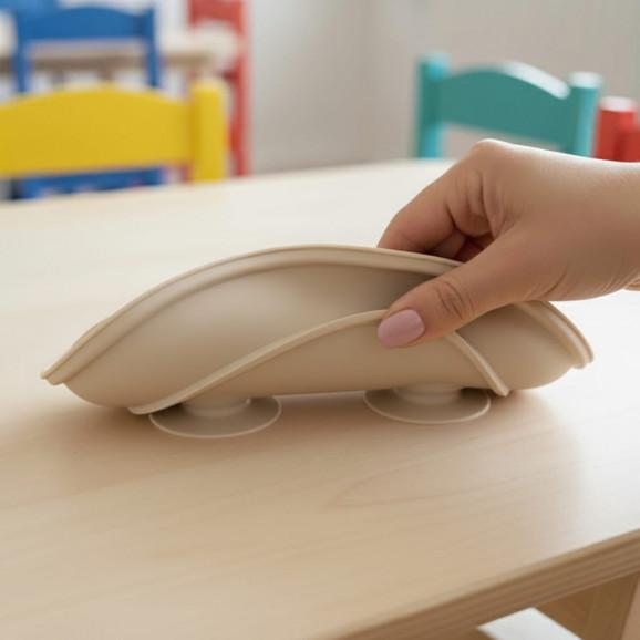 Talerzyk silikonowy z podziałką i przyssawkami (beżowy) Bocioland, 1 szt. - zdjęcie produktu