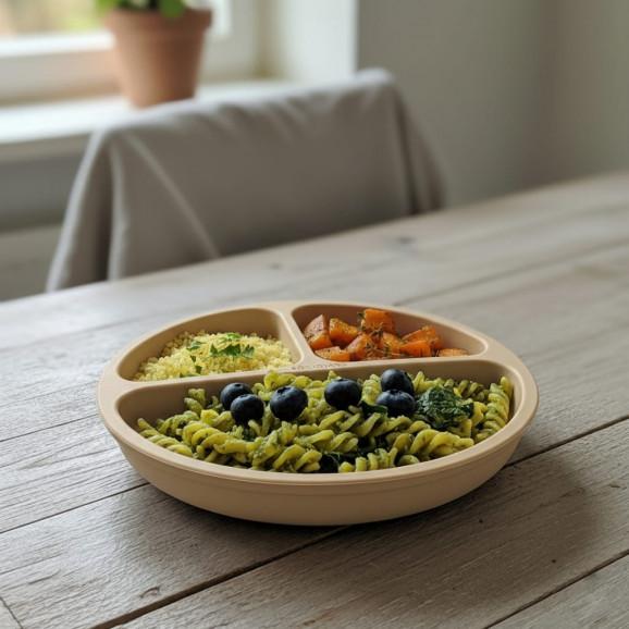 Talerzyk silikonowy z podziałką i przyssawkami (beżowy) Bocioland, 1 szt. - zdjęcie produktu