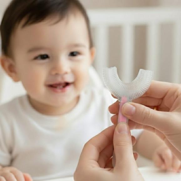 Silikonowa szczoteczka do zębów dla dzieci w kształcie U (różowa) Bocioland Silikonowa szczoteczka do zębów dla dzieci w kształcie U (różowa) Bocioland - zdjęcie produktu