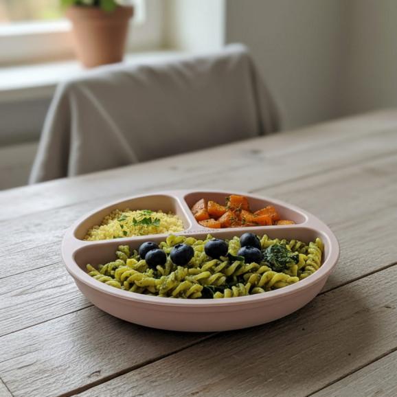 Talerzyk silikonowy z podziałką i przyssawkami (różowy) Bocioland, 1 szt. Talerzyk silikonowy z podziałką i przyssawkami (różowy) Bocioland, 1 szt. - zdjęcie produktu