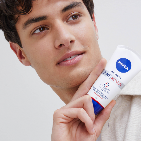 Nivea 3w1 Repair Hand Cream regenerujący krem do rąk (75 ml) Nivea 3w1 Repair Hand Cream regenerujący krem do rąk (75 ml) - zdjęcie produktu
