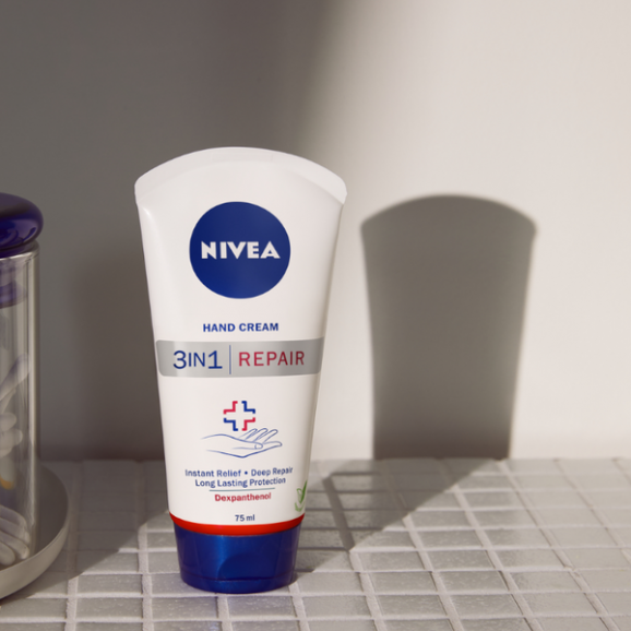 Nivea 3w1 Repair Hand Cream regenerujący krem do rąk (75 ml) Nivea 3w1 Repair Hand Cream regenerujący krem do rąk (75 ml) - zdjęcie produktu