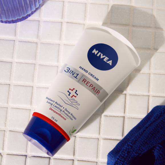 Nivea 3w1 Repair Hand Cream regenerujący krem do rąk (75 ml) Nivea 3w1 Repair Hand Cream regenerujący krem do rąk (75 ml) - zdjęcie produktu