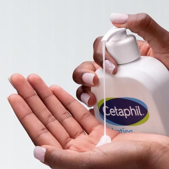 Cetaphil Hydrating Foaming Cream Cleanser kremowa pianka oczyszczająca (236 ml) - zdjęcie produktu